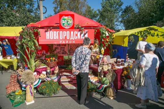 На Центральном рынке в Великом Новгороде с успехом прошла областная сельскохозяйственная ярмарка