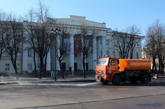 Территорию Великого Новгорода для уборки поделят между несколькими подрядчиками