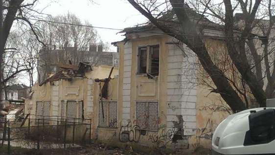 На улице Каберова-Власьевская в Великом Новгороде снесли дом