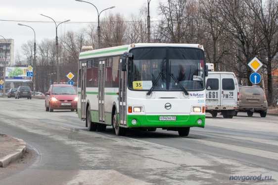 В Великом Новгороде изменяют и отменяют маршруты автобусов и троллейбусов