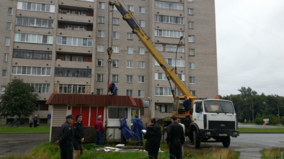 В Великом Новгороде снесли 10 незаконных ларьков