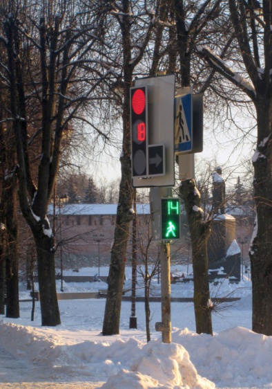 Новгородские власти не планируют перенастраивать светофоры для пешеходов