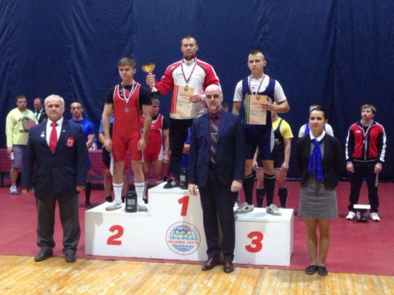 Новгородские пауэрлифтеры взяли золото на Кубке России по классическому троеборью