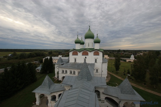Прокуратура приостановила ремонтные работы на одном из корпусов Вяжищского монастыря
