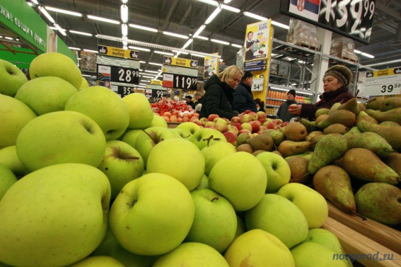 За месяц в Новгородской области снизились цены на яблоки и овощи