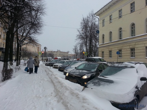 В Великом Новгороде рядом с Софийской площадью заработал новый светофор