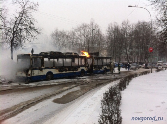 На ул. Людогоща горит пассажирский автобус