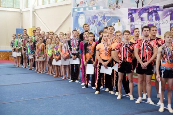 Новгородские акробаты стали бронзовыми призёрами чемпионата России