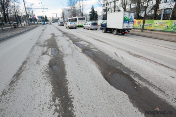 В Великом Новгороде на средства областного дорожного фонда отремонтируют пять улиц