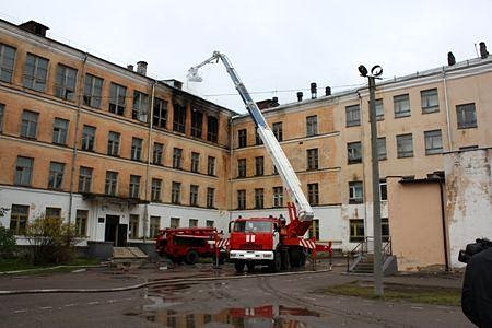 Великая 14 великий новгород. 14 Школа Великий Новгород. Пожар в школе 14 Великий Новгород. 14 Школа Великий Новгород Иван Борисов. Бывшая 14 школа Великий Новгород.