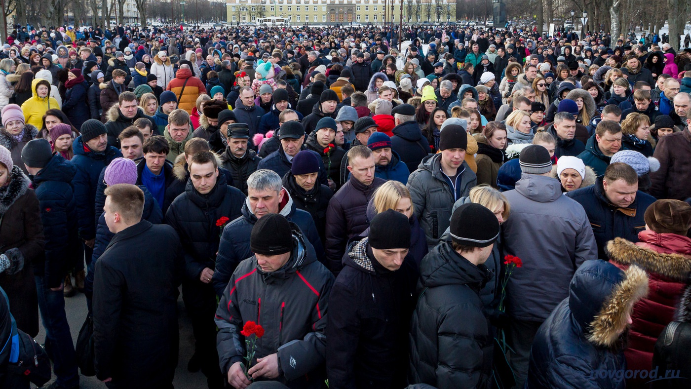 Кемерово после 11 класса. Митинг в Кемерово зимняя вишня. Кемерово митинг. Жители Кемерово. Митинг в Кемерово сегодня.