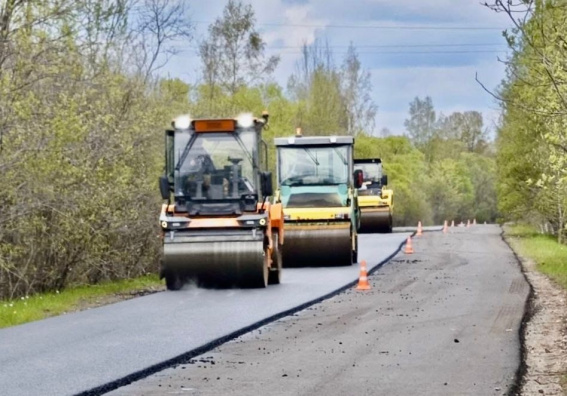 В Поддорском округе продолжается ремонт дороги Поддорье — Селеево
