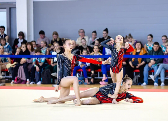 Новгородские акробаты завоевали награды на всероссийском турнире «Никольские пируэты»