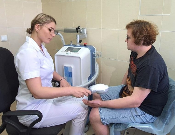 В Новгородскую областную клиническую больницу поступили новые аппараты для терапии и реабилитации