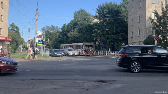 В Великом Новгороде загорелся пассажирский автобус. Прокуратура организовала проверку