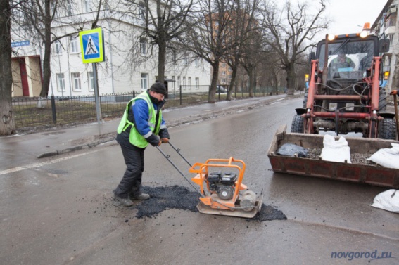 Ремонтом и содержание дорог Великого Новгорода в четвёртый раз подряд займётся компания «СМУ-57»