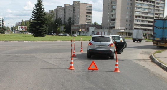 В Сольцах водитель ВАЗ-2114 сбил 78-летнюю женщину