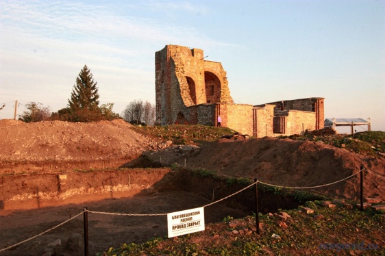 Руины церкви Благовещения на Рюриковом городище. © Фото из архива интернет-портала «Новгород.ру»