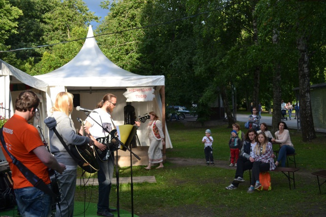 Уличный фестиваль «ОКрошка» на Ярославовом дворище. © Фото Марины Бобровой