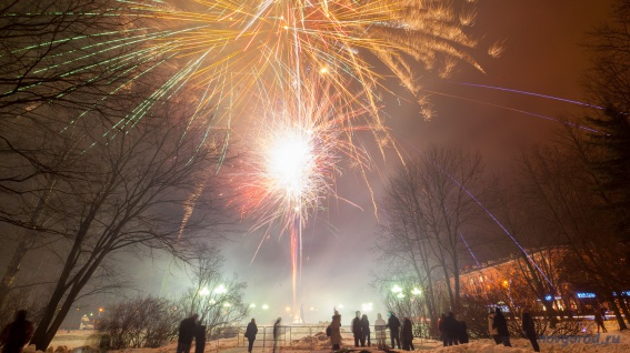 Салют в новогоднюю ночь запустят в 2 часа ночи на площадке у памятника С.В. Рахманинову