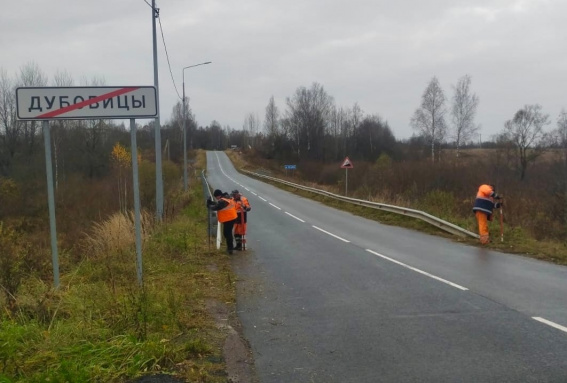 На дорогах Новгородского округа установили около 500 сигнальных вех