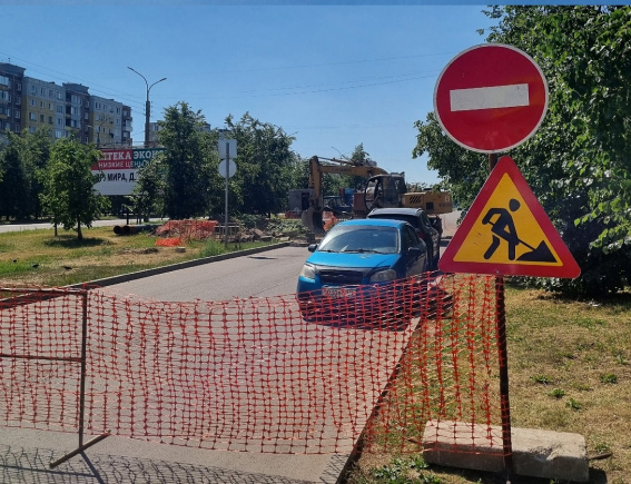 На проспекте Мира в Великом Новгороде идёт капитальный ремонт магистрального трубопровода