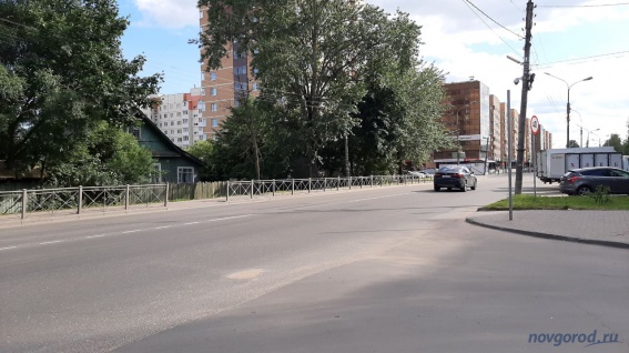 В Великом Новгороде избавились от пешеходного перехода на ул. Псковская