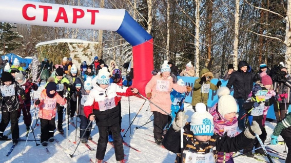 Более 300 лыжников вышли на старт массовой гонки «Лыжня России» в Валдае