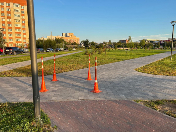 В Великом Новгороде женщина сломала плечо, когда ее сбил неизвестный на электросамокате