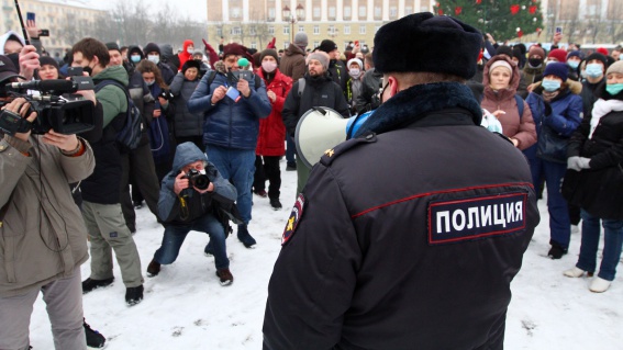 Более 350 новгородцев вышли на митинг в поддержку Навального