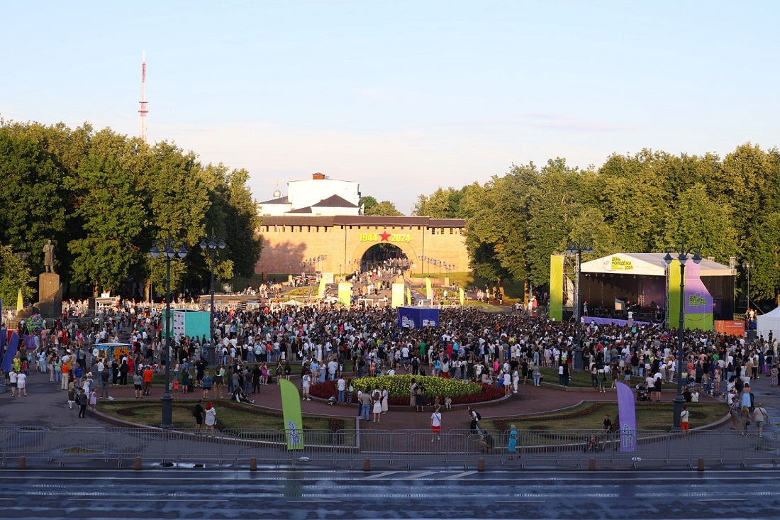 Более 8 тысяч человек посетили День молодёжи в Великом Новгороде |  02.07.2024 | Великий Новгород - БезФормата