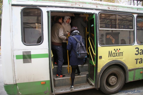 В Великом Новгороде из-за коронавируса общественный транспорт по утрам будет ходить чаще
