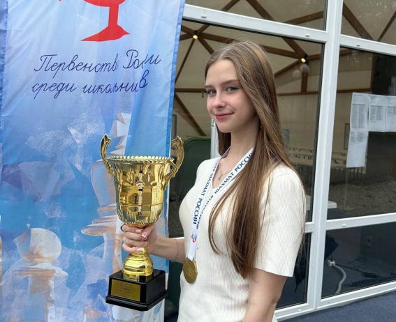 Новгородская шахматистка выиграла первенство России среди школьников