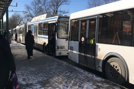 На Большой Санкт-Петербургской столкнулись три автобуса