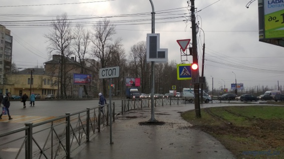 ГИБДД: светофор на Октябрьской установлен с нарушениями