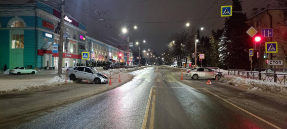Двух пешеходов сбили в Новгородской области за сутки