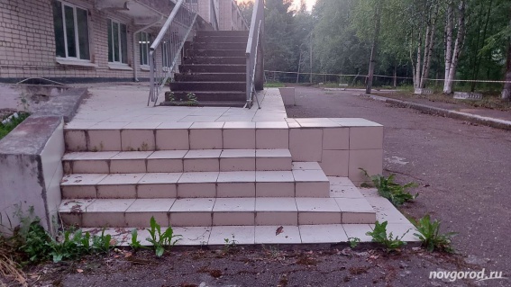 На строительство дома ветеранов в Великом Новгороде потратят миллиард. За несколько лет до этого на ремонт аварийного здания ушло 10 млн рублей