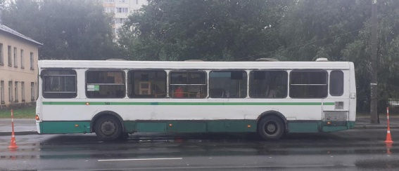 В Великом Новгороде две женщины попали в больницу после падения в автобусе