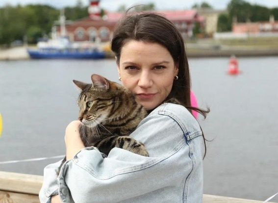 В Новгородской области завершились съёмки сериала «Женщина с котом и детективом»