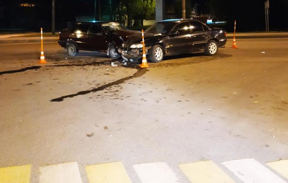 В Великом Новгороде нетрезвый водитель врезался в двигавшийся впереди автомобиль