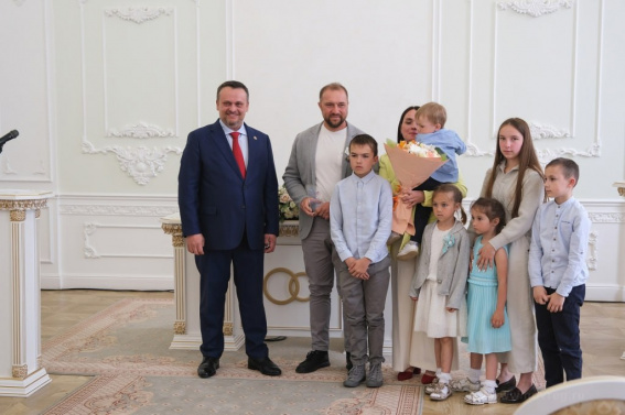 Супруги Шалаевы, воспитывающие девять детей, стали победителями регионального этапа конкурса «Семья года»