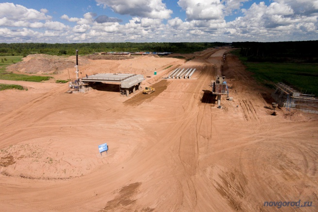Строительство автомагистрали М11. Пересечение с автодорогой Новоселицы - Папоротно между деревнями Мытно и Посад. 27 июня 2015 года. 