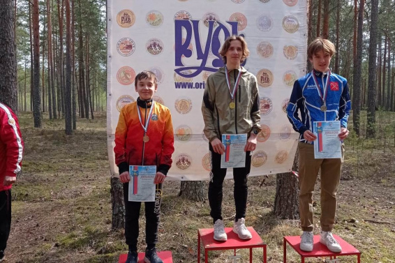 Новгородские ориентировщики завоевали медали на окружных стартах