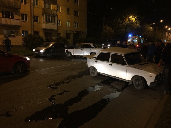 На ул. Октябрьская столкнулись два автомобиля ВАЗ