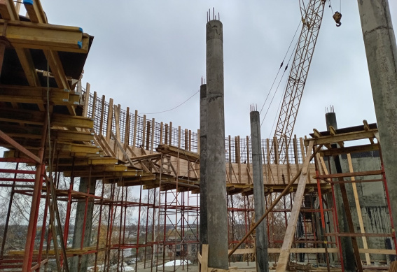 Продолжается строительство спортивно-развлекательного центра в Боровичах