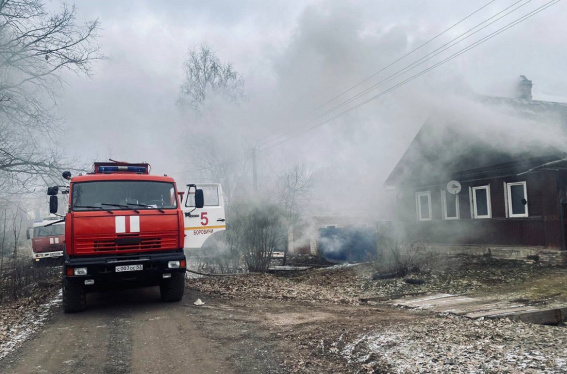 На пожаре в Боровичах пострадал человек