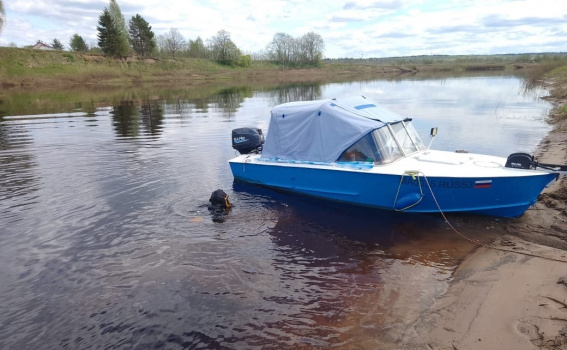 Водолазы обследуют дно водоёмов Новгородской области перед началом купального сезона