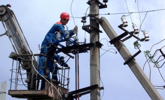 В большинстве населённых пунктов Новгородской области электроснабжение обещают восстановить до конца суток