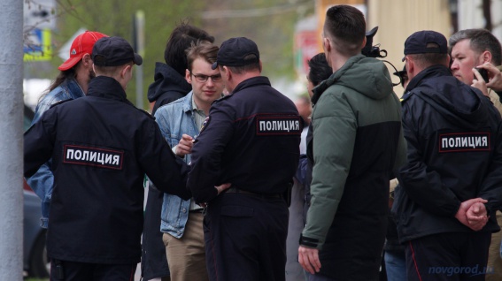 Новгородской областной суд оправдал организатора майской монстрации и отменил штраф