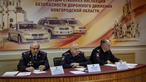Владимир Лонский (в центре). © Фото из архива интернет-портала «Новгород.ру»